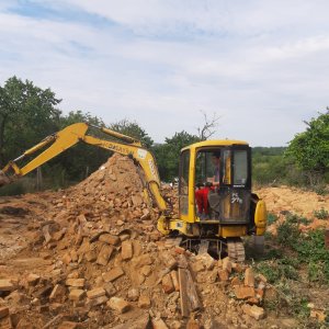 Půjčovna mini bagru Komatsu 2,7t